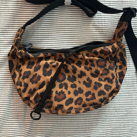 BAGGU Animal Print Crossbody Bag-small - Picture 2 of 12